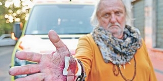 Taxis verte össze az Omega dobosát és billentyűsét Taxis verte össze az Omega dobosát és billentyűsét