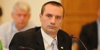 A belvárosi verekedés után a bűnözők hozzátartozóitól is megvonná a segélyt a pécsi Jobbik A belvárosi verekedés után a bűnözők hozzátartozóitól is megvonná a segélyt a pécsi Jobbik