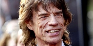 Sovány vízilóra hasonlított Mick Jagger vízi nimfája Sovány vízilóra hasonlított Mick Jagger vízi nimfája