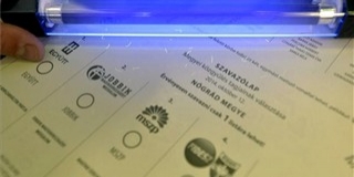 Szigorú biztonsági intézkedések mellett nyomják a szavazólapokat Szigorú biztonsági intézkedések mellett nyomják a szavazólapokat