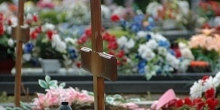 Két év tíz hónap letöltendő börtönbüntetést kapott a pécsi temetkezési vállalat volt vezetője Két év tíz hónap letöltendő börtönbüntetést kapott a pécsi temetkezési vállalat volt vezetője