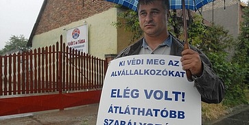 Baranyai vállalkozó tüntet Szegeden Baranyai vállalkozó tüntet Szegeden