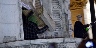 Vandalizmusba torkollott az internetadó elleni tüntetés