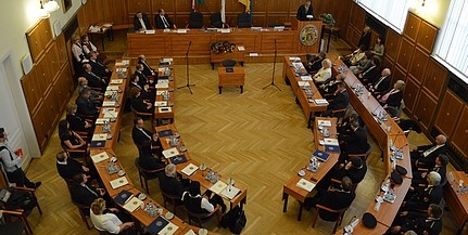 Indítják a fűnyírót: az első kör után a pécsi városházán további elbocsátások is lesznek Indítják a fűnyírót: az első kör után a pécsi városházán további elbocsátások is lesznek