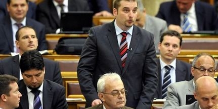 Harangozó: ...és mi van, ha Rogán megcsúszik a lépcsőn? Harangozó: ...és mi van, ha Rogán megcsúszik a lépcsőn?