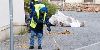 Újabb közfoglalkoztatottak álltak munkába Pécsen, bruttó 99 ezerért Újabb közfoglalkoztatottak álltak munkába Pécsen, bruttó 99 ezerért