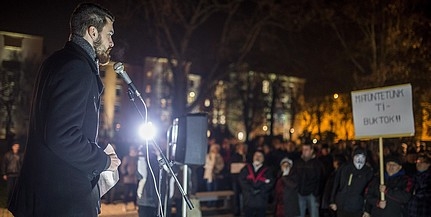 Megint tüntettek, most a 48-as és a Színház téren - Szekszárdról és Pestről is jött erősítés Pécsre