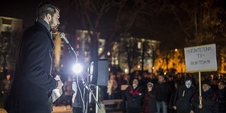 Megint tüntettek, most a 48-as és a Színház téren - Szekszárdról és Pestről is jött erősítés Pécsre Megint tüntettek, most a 48-as és a Színház téren - Szekszárdról és Pestről is jött erősítés Pécsre