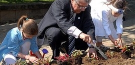 Havi tízmilliónál többet költenek önfényezésre a városvezetők