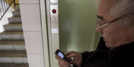 A lift helyett csak a lépcsőt koptathatja, aki nem fizet Komlón A lift helyett csak a lépcsőt koptathatja, aki nem fizet Komlón