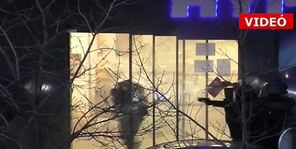 Így lőtték le a francia kommandósok a párizsi kóser boltban túszokat ejtő terroristát - VIDEÓ