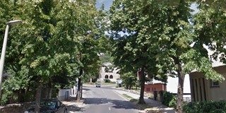 Csőtörés miatt teljes útzár van a Surányi utca érintett szakaszán Csőtörés miatt teljes útzár van a Surányi utca érintett szakaszán