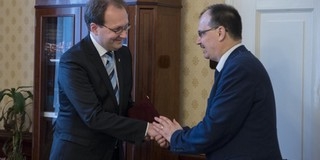 Címzetes főiskolai tanári címben részesült Hoppál Címzetes főiskolai tanári címben részesült Hoppál