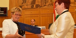 Képviselő marad Fodor Ibolya, hiányoznak az összeférhetetlenség kimondásának jogi feltételei Képviselő marad Fodor Ibolya, hiányoznak az összeférhetetlenség kimondásának jogi feltételei