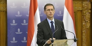 Varga Mihály tananyaggá tenné a pénzügyi ismereteket Varga Mihály tananyaggá tenné a pénzügyi ismereteket