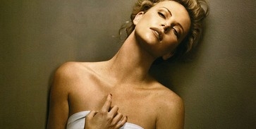 Erotikus fotókon Charlize Theron Erotikus fotókon Charlize Theron
