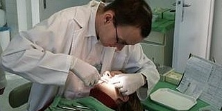 Pécsett is rendel a gyermekmentők autóbuszos fogászata Pécsett is rendel a gyermekmentők autóbuszos fogászata