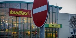 Az áruház parkolójában mondtak fel kedden a pécsi Baumax dolgozóinak