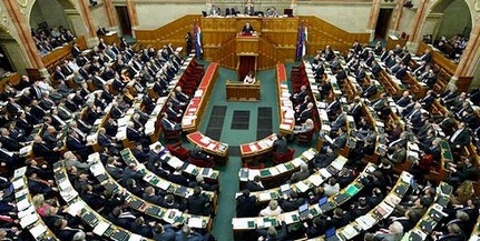 A vasárnapi zárva tartásról és Paksról is kérdezik a kormányt A vasárnapi zárva tartásról és Paksról is kérdezik a kormányt