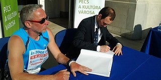 Pécs is támogatja az SM-akciót: már Őri László aláírása is ott van Ternován Zoltán zászlaján Pécs is támogatja az SM-akciót: már Őri László aláírása is ott van Ternován Zoltán zászlaján