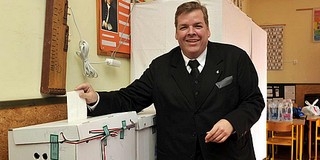 Nácivadász mozgalommá alakult Schmuck Andor pártja Nácivadász mozgalommá alakult Schmuck Andor pártja