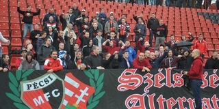A szurkolókon nem múlott: a pocsék időben is kiálltak a PMFC mellett