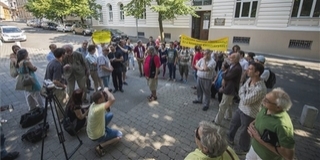 Budapesten bejelentették, hogy fél évre elviszik a Csontváry-képeket, Pécsett civilek tiltakoztak Budapesten bejelentették, hogy fél évre elviszik a Csontváry-képeket, Pécsett civilek tiltakoztak