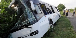Buszbaleset Királyegyházánál: tizennyolc ember sérült meg, egyiküket újraélesztették Buszbaleset Királyegyházánál: tizennyolc ember sérült meg, egyiküket újraélesztették