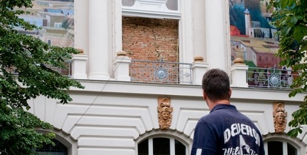 Feladta a leckét a költöztetőknek egy gerenda a Csontváry Múzeumban Feladta a leckét a költöztetőknek egy gerenda a Csontváry Múzeumban