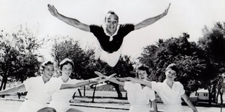 Meghalt Mr. Cheerleader, aki az egyetemről indított el egy iparágat Meghalt Mr. Cheerleader, aki az egyetemről indított el egy iparágat