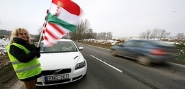 Terebélyesedő tiltakozás: útlezárások Terebélyesedő tiltakozás: útlezárások