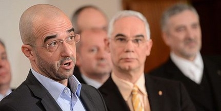 Kitart a kormány a vasárnapi pihenőnap mellett Kitart a kormány a vasárnapi pihenőnap mellett