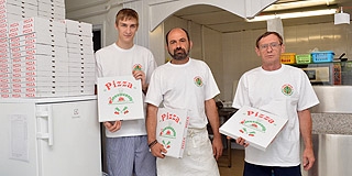 A hírhedt Piroska Presszó helyén ma már józan egykori szenvedélybetegek sütik a pizzát A hírhedt Piroska Presszó helyén ma már józan egykori szenvedélybetegek sütik a pizzát