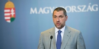 Lázár: bűncselekmény lehet a határsértés
