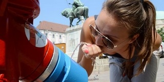 Kettő az egyben: szomjoltó ivókutakként is működnek tűzcsapok a városban Kettő az egyben: szomjoltó ivókutakként is működnek tűzcsapok a városban
