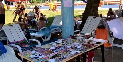 Ingyen kínálja a könyvtár az olvasnivalót a Mohácsi Uszodában Ingyen kínálja a könyvtár az olvasnivalót a Mohácsi Uszodában