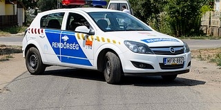 Átengedte kocsiját, aztán ellen is állt az intézkedésnek Átengedte kocsiját, aztán ellen is állt az intézkedésnek