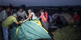 Nem csillapodnak a kedélyek, sátrakat vertek a leendő sátortábor helyén a martonfaiak