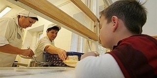 Elképesztő mennyiségű étel kerül a kukába Elképesztő mennyiségű étel kerül a kukába