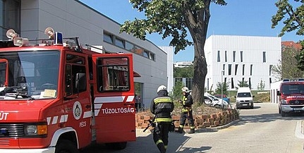 Kiürítették a tűzoltók a vérellátó központot Pécsett Kiürítették a tűzoltók a vérellátó központot Pécsett