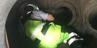 Hűtőház csőrendszerébe préselődött kutyát mentettek