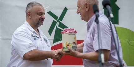 Mohácson öntötték össze a gabonát a Magyarok kenyeréhez, a kovász Vajdaságból érkezett Mohácson öntötték össze a gabonát a Magyarok kenyeréhez, a kovász Vajdaságból érkezett