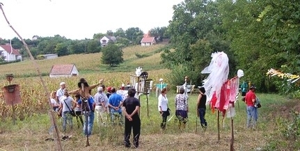 Madárijesztők randevúznak a mohácsi szőlőhegyen Madárijesztők randevúznak a mohácsi szőlőhegyen