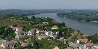 Ismét mozog a föld Dunaszekcsőn, két családot kiköltöztettek a Várhegy közeléből Ismét mozog a föld Dunaszekcsőn, két családot kiköltöztettek a Várhegy közeléből