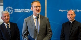 Janus Pannonius nevét viseli a kedden átadott, 15 milliárdból felújított 400 ágyas klinika Janus Pannonius nevét viseli a kedden átadott, 15 milliárdból felújított 400 ágyas klinika