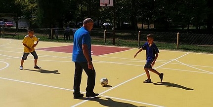 Modern iskolai sportpályát avattak fel Bükkösdön Modern iskolai sportpályát avattak fel Bükkösdön
