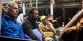 Buszokkal vitték el a migránsokat a Keleti pályaudvarról