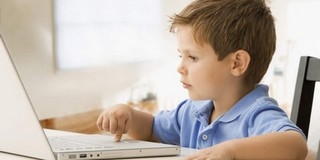A gyerekek nagy része rendszeresen internetezik A gyerekek nagy része rendszeresen internetezik