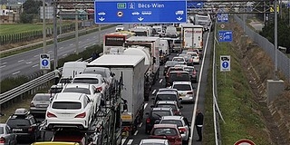 Időszakaszosan van nyitva a határ Hegyeshalomnál