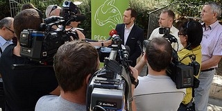 Közmunkások újítják fel a pécsi nyilvános illemhelyeket Uránvárosban és a Kórház téren Közmunkások újítják fel a pécsi nyilvános illemhelyeket Uránvárosban és a Kórház téren